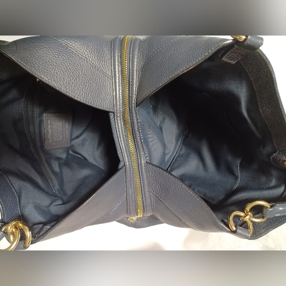 Elegant Blue Leather Tote Bag - Picture 3 of 16